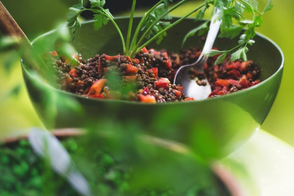 Healthy lentil salad bowl using the anti inflammatory foods list